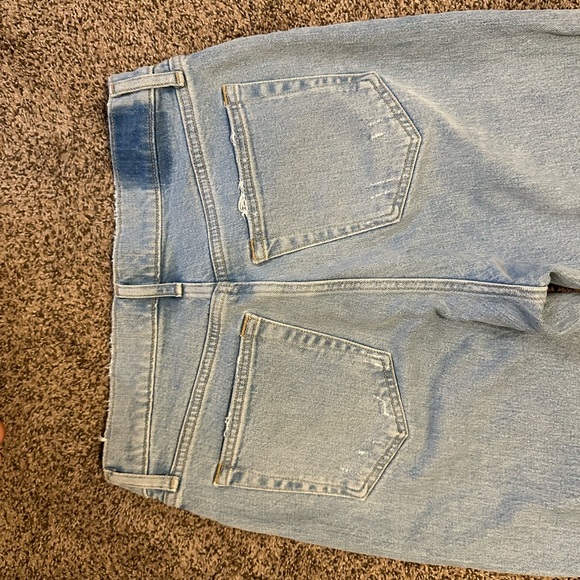 Abercrombie & Fitch Light Wash Crossover The Dad High Rise Jeans - Picture 4 of 5